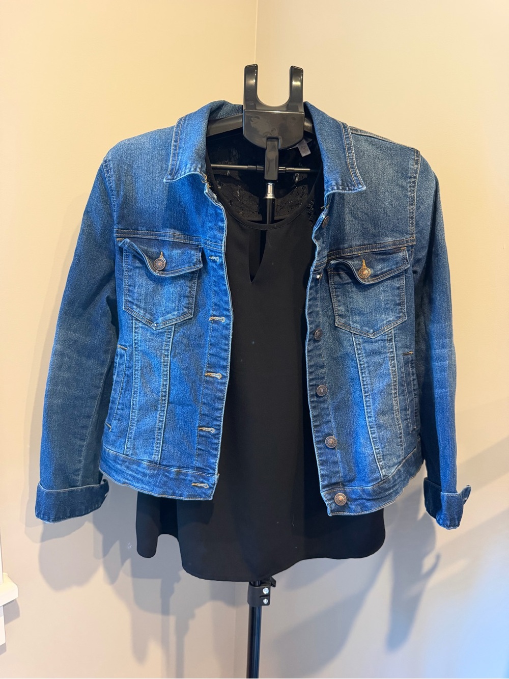 Women’s Classic Blue Denim Jacket